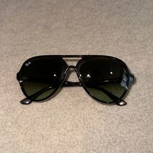 Ray-Ban Avaitor Style Sunglasses